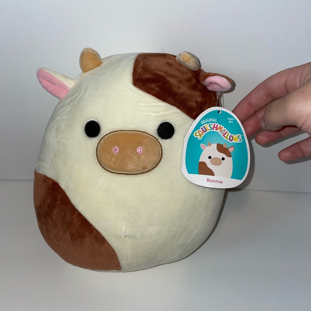 Squishmallow Ronnie the cow